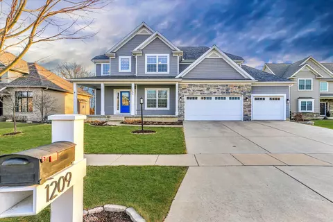 1209 White Oak Rd, Mahomet, IL 61853
