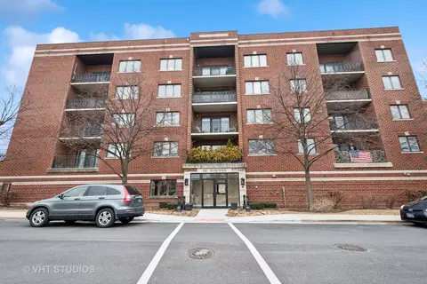 450 S Western Ave #301, Des Plaines, IL 60016