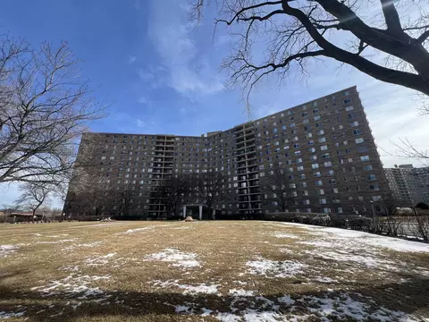 7141 N Kedzie Ave #210, Chicago, IL 60645
