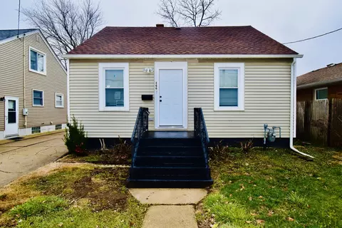 666 S Elmwood Ave, Waukegan, IL 60085