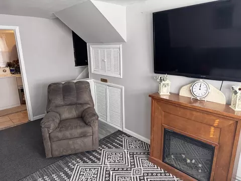 Living - 3518 Chestnut Dr, Hazel Crest, IL 60429 photo 4 of 4