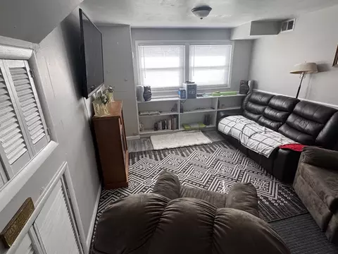 Living - 3518 Chestnut Dr, Hazel Crest, IL 60429 photo 3 of 4