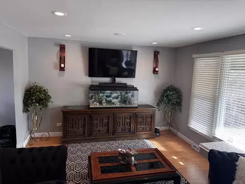 Living - 3518 Chestnut Dr, Hazel Crest, IL 60429 photo 1 of 4
