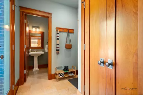 Entry Way - 751 Moffett Rd, Lake Bluff, IL 60044 photo 4 of 5
