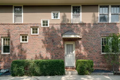 Exterior - 751 Moffett Rd, Lake Bluff, IL 60044 photo 3 of 11