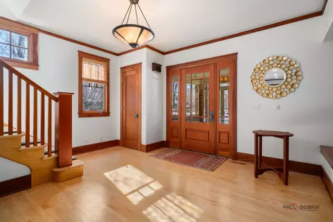 Entry Way - 751 Moffett Rd, Lake Bluff, IL 60044 photo 2 of 5