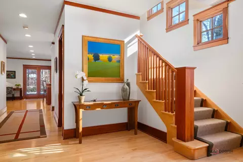 Entry Way - 751 Moffett Rd, Lake Bluff, IL 60044 photo 1 of 5