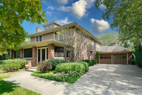 751 Moffett Rd, Lake Bluff, IL 60044