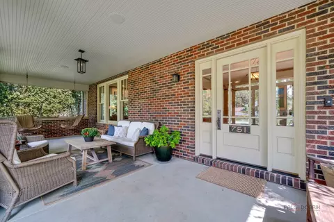 Exterior - 751 Moffett Rd, Lake Bluff, IL 60044 photo 4 of 11