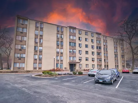 9725 S Karlov Ave #602, Oak Lawn, IL 60453