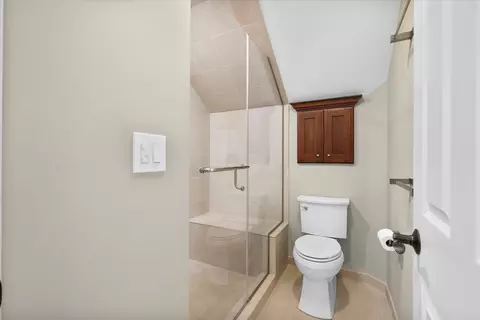 Bath - 1911 Wicklow Rd, Naperville, IL 60564 photo 7 of 8