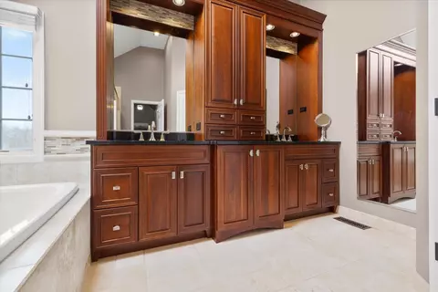 Bath - 1911 Wicklow Rd, Naperville, IL 60564 photo 3 of 8