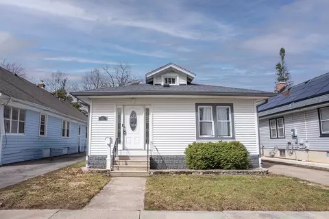 431 Bangs St, Aurora, IL 60505