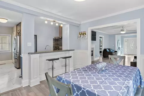 431 Bangs St, Aurora, IL 60505 photo 8