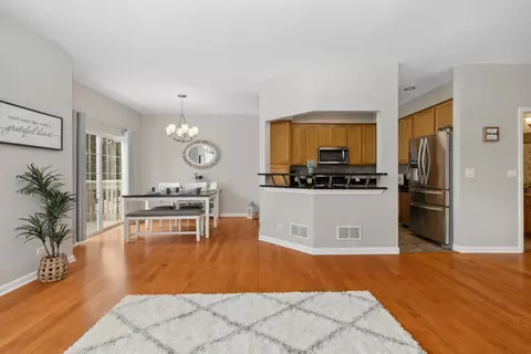 28800 W Pondview Dr, Lakemoor, IL 60051 photo 5