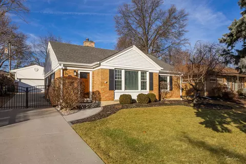 1221 E Illinois St, Wheaton, IL 60187