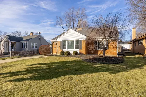 1221 E Illinois St, Wheaton, IL 60187 photo 2