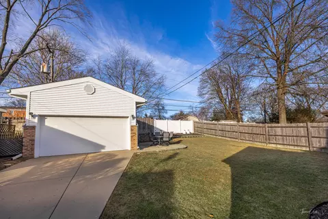 1221 E Illinois St, Wheaton, IL 60187 photo 25