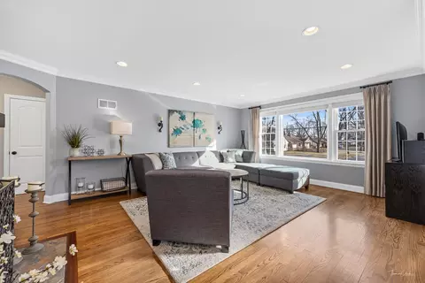 1221 E Illinois St, Wheaton, IL 60187 photo 11
