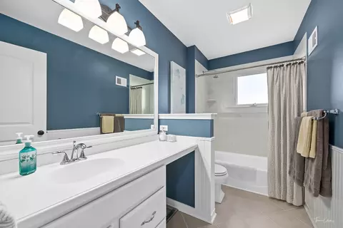 1221 E Illinois St, Wheaton, IL 60187 photo 16