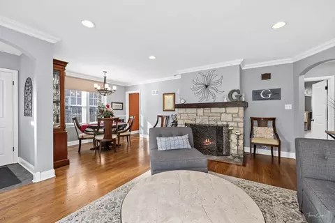 1221 E Illinois St, Wheaton, IL 60187 photo 4