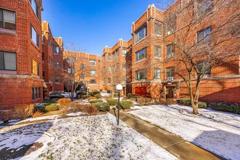 926 W Sunnyside Ave #1D, Chicago, IL 60640