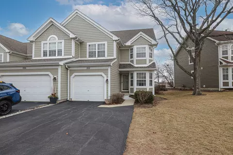 703 Kingsbridge Dr, Carol Stream, IL 60188