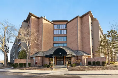 75 Kristin Cir #426, Schaumburg, IL 60195