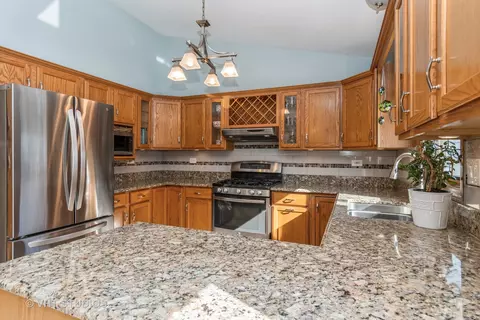 345 Mayfair Dr, Aurora, IL 60504 photo 11