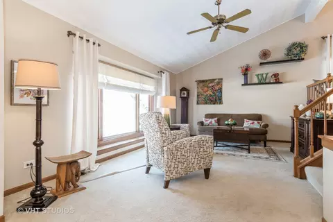 345 Mayfair Dr, Aurora, IL 60504 photo 6