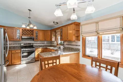 345 Mayfair Dr, Aurora, IL 60504 photo 12