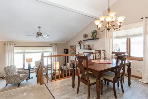 345 Mayfair Dr, Aurora, IL 60504 photo 9