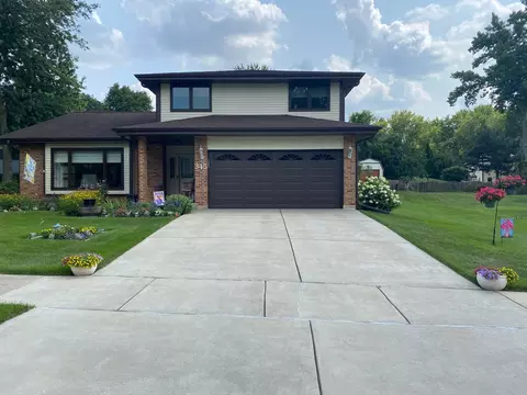 345 Mayfair Dr, Aurora, IL 60504