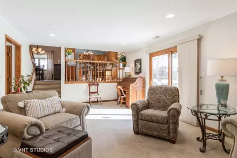 345 Mayfair Dr, Aurora, IL 60504 photo 16