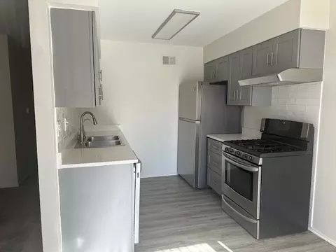 Kitchen - 547 Vail Ct, Wheeling, IL 60090 photo 3 of 7