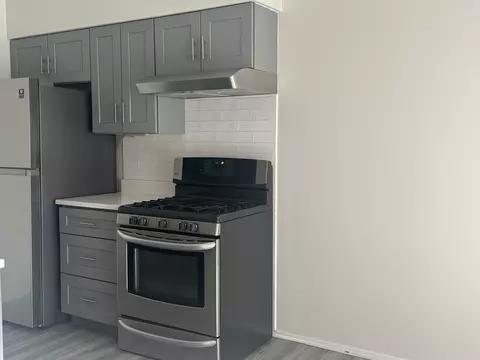 Kitchen - 547 Vail Ct, Wheeling, IL 60090 photo 5 of 7
