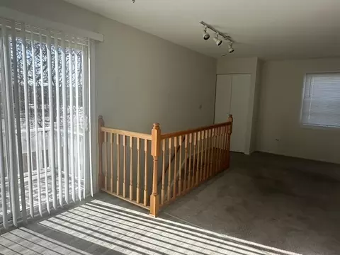Living - 547 Vail Ct, Wheeling, IL 60090 photo 1 of 4