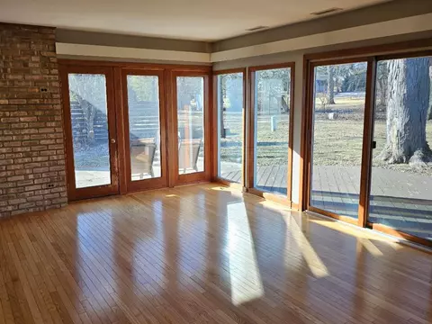 Living - 906 S Main St, Wheaton, IL 60189 photo 6 of 7