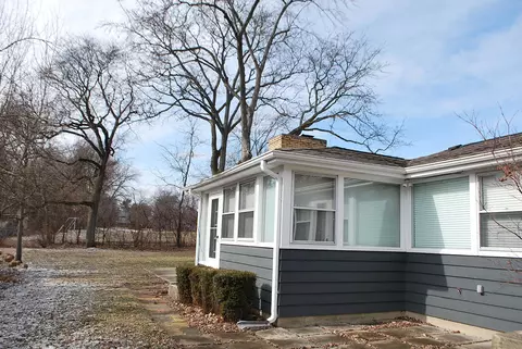 Exterior - 906 S Main St, Wheaton, IL 60189 photo 3 of 3