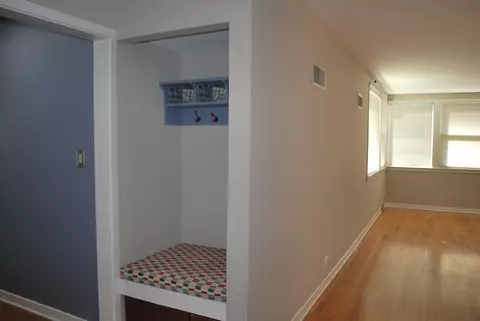Entry Way - 906 S Main St, Wheaton, IL 60189 photo 2 of 3