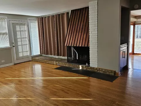 Living - 906 S Main St, Wheaton, IL 60189 photo 4 of 7