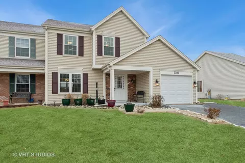1301 Trinity Dr, Carol Stream, IL 60188