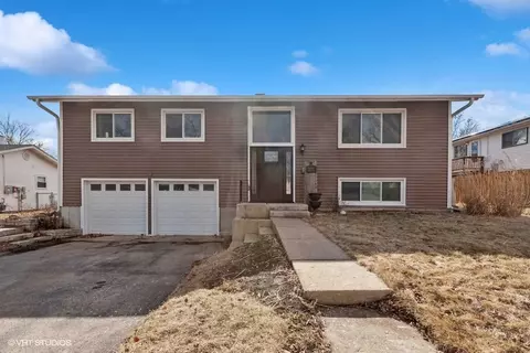 2717 Woodridge Dr, Woodridge, IL 60517