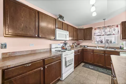 Kitchen - 7619 Briarcliff Dr, Plainfield, IL 60586 photo 2 of 2