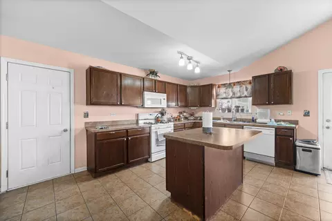 Kitchen - 7619 Briarcliff Dr, Plainfield, IL 60586 photo 1 of 2