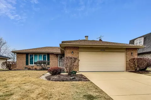 8596 Clifford Dr, Darien, IL 60561