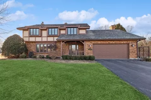 14332 Towne Trail Dr, Green Oaks, IL 60048