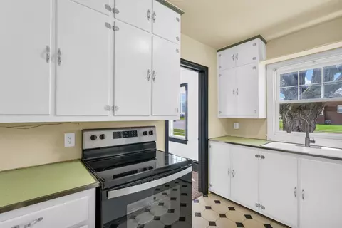 Kitchen - 401 E Wabash Ave, Rantoul, IL 61866 photo 4 of 5