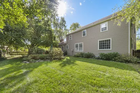 2 S345 Arrowhead Dr, Wheaton, IL 60189 photo 4