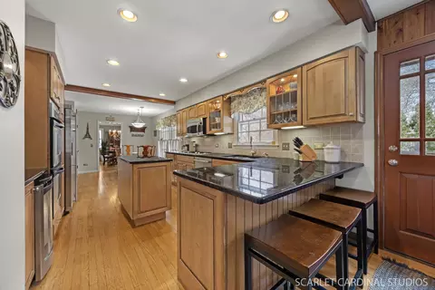2 S345 Arrowhead Dr, Wheaton, IL 60189 photo 6